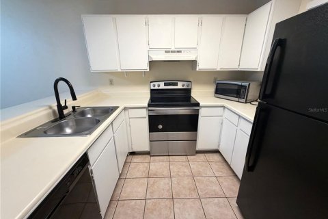 Condo in Gainesville, Florida, 2 bedrooms № 2221819 - photo 3
