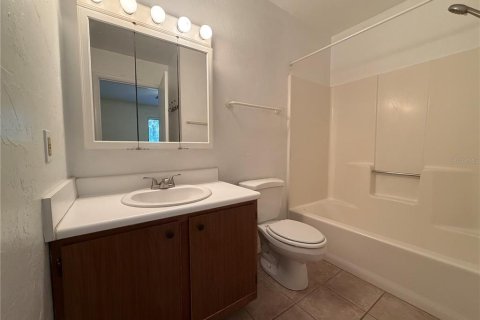 Condo in Gainesville, Florida, 2 bedrooms № 2221819 - photo 14