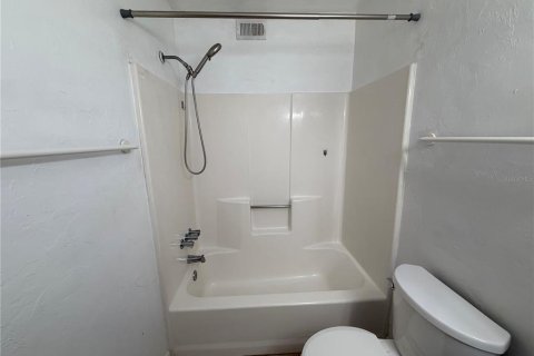 Condo in Gainesville, Florida, 2 bedrooms № 2221819 - photo 18