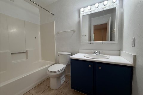 Condo in Gainesville, Florida, 2 bedrooms № 2221819 - photo 17