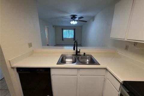Condo in Gainesville, Florida, 2 bedrooms № 2221819 - photo 4