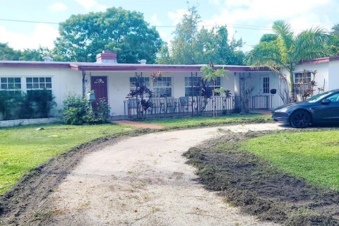 Villa ou maison à louer à Dania Beach, Floride: 2 chambres, 125.42 m2 № 2431411 - photo 5
