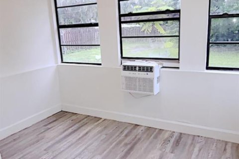 Villa ou maison à louer à Dania Beach, Floride: 2 chambres, 125.42 m2 № 2431411 - photo 29
