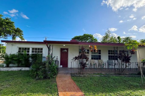 Villa ou maison à Dania Beach, Floride 2 chambres, 125.42 m2 № 2431411