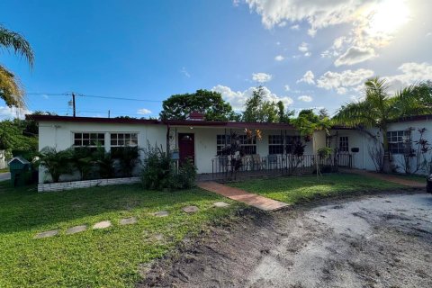 Villa ou maison à louer à Dania Beach, Floride: 2 chambres, 125.42 m2 № 2431411 - photo 3