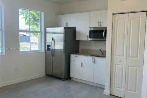 Casa en alquiler en Homestead, Florida, 4 dormitorios № 1995316 - foto 21