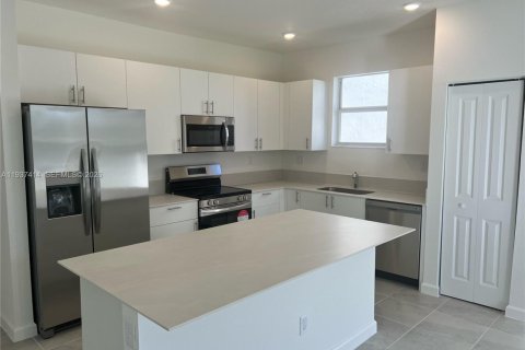 Casa en alquiler en Homestead, Florida, 4 dormitorios № 1995316 - foto 8