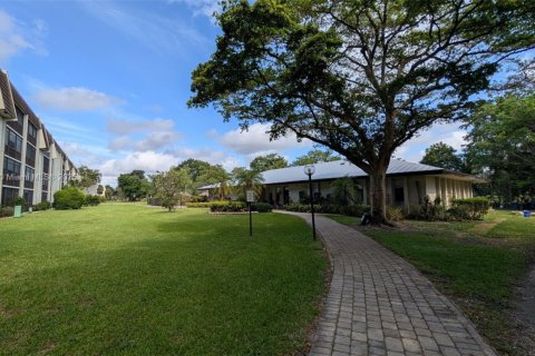 Condo in Lauderhill, Florida, 2 bedrooms  № 1937008 - photo 29