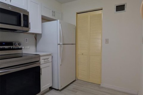 Copropriété à vendre à Lauderhill, Floride: 2 chambres, 101.45 m2 № 1937008 - photo 25