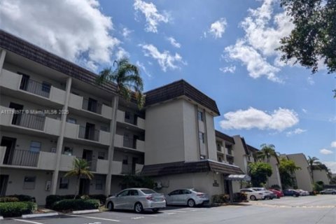 Copropriété à vendre à Lauderhill, Floride: 2 chambres, 101.45 m2 № 1937008 - photo 2