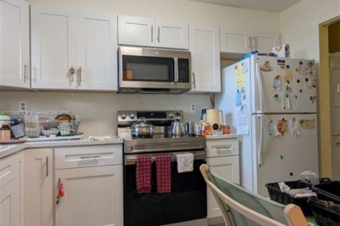 Condo in Lauderhill, Florida, 2 bedrooms  № 1937008 - photo 22