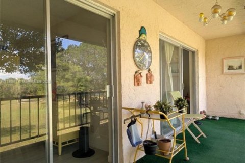 Condo in Lauderhill, Florida, 2 bedrooms  № 1937008 - photo 11