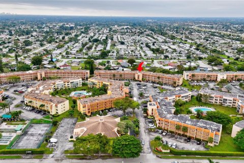 Condo in Margate, Florida, 1 bedroom  № 1991319 - photo 26