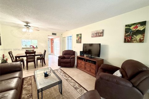 Condo in Margate, Florida, 1 bedroom  № 1991319 - photo 17
