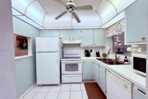 Condo in Margate, Florida, 1 bedroom  № 1991319 - photo 13