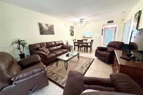 Condo in Margate, Florida, 1 bedroom  № 1991319 - photo 18