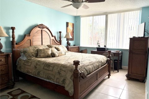 Condo in Margate, Florida, 1 bedroom  № 1991319 - photo 5