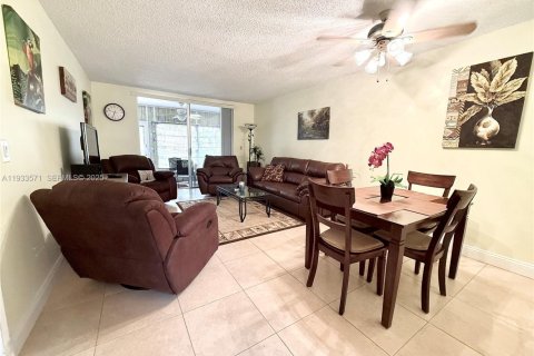 Condo in Margate, Florida, 1 bedroom  № 1991319 - photo 19