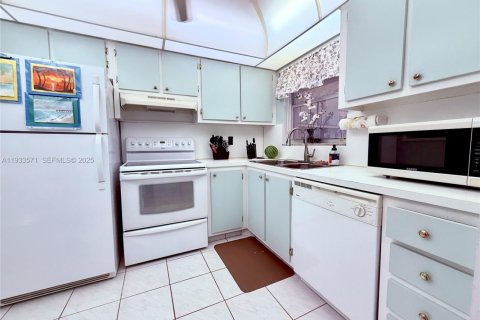 Condo in Margate, Florida, 1 bedroom  № 1991319 - photo 4