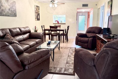 Condo in Margate, Florida, 1 bedroom  № 1991319 - photo 16