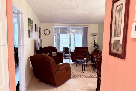 Condo in Margate, Florida, 1 bedroom  № 1991319 - photo 15