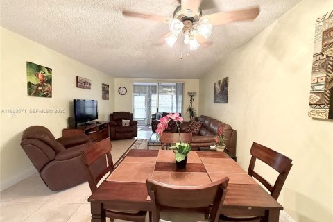 Condo in Margate, Florida, 1 bedroom  № 1991319 - photo 20