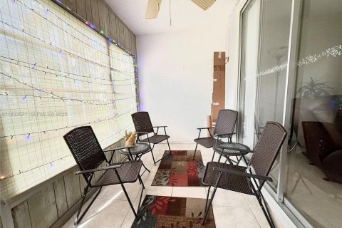 Condo in Margate, Florida, 1 bedroom  № 1991319 - photo 11