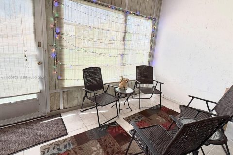 Condo in Margate, Florida, 1 bedroom  № 1991319 - photo 9