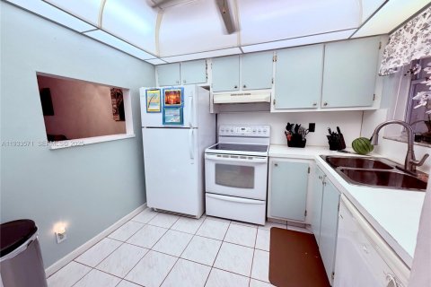 Condo in Margate, Florida, 1 bedroom  № 1991319 - photo 14