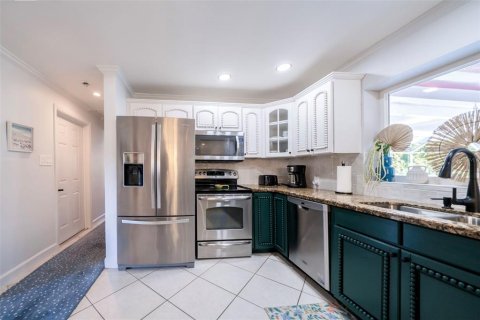 House in Naples, Florida 3 bedrooms, 153.01 sq.m. № 2220733 - photo 7