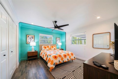 House in Naples, Florida 3 bedrooms, 153.01 sq.m. № 2220733 - photo 9