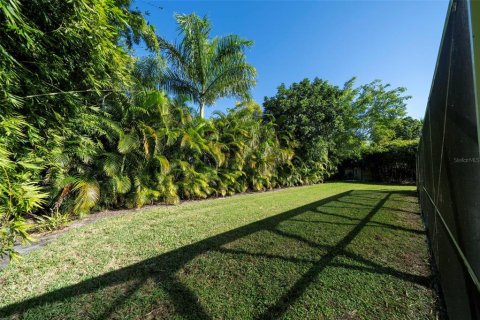 House in Naples, Florida 3 bedrooms, 153.01 sq.m. № 2220733 - photo 21