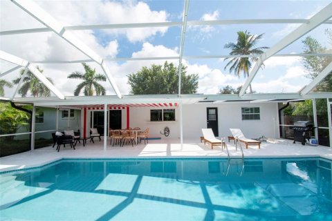 House in Naples, Florida 3 bedrooms, 153.01 sq.m. № 2220733 - photo 2
