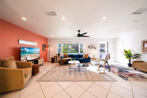 House in Naples, Florida 3 bedrooms, 153.01 sq.m. № 2220733 - photo 5