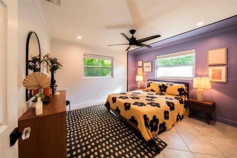 House in Naples, Florida 3 bedrooms, 153.01 sq.m. № 2220733 - photo 15