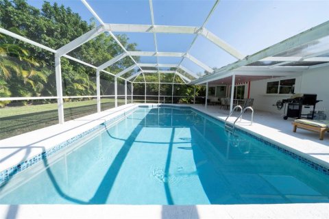 House in Naples, Florida 3 bedrooms, 153.01 sq.m. № 2220733 - photo 3