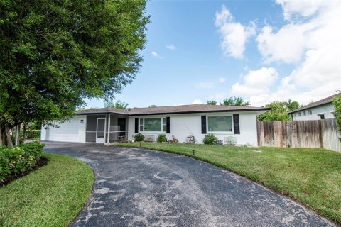 House in Naples, Florida 3 bedrooms, 153.01 sq.m. № 2220733 - photo 23