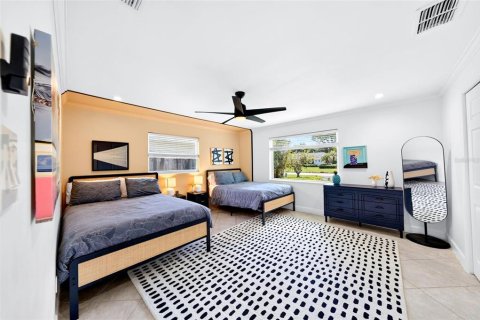 House in Naples, Florida 3 bedrooms, 153.01 sq.m. № 2220733 - photo 27