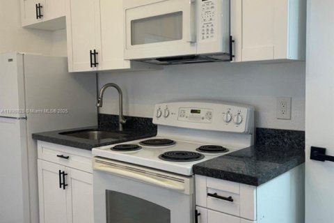 Apartamento en alquiler en Miami, Florida, 1 dormitorio, 37.16 m2 № 1950619 - foto 7