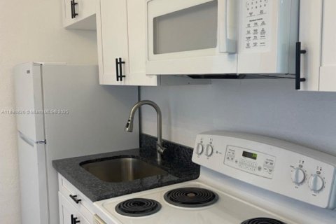 Apartamento en alquiler en Miami, Florida, 1 dormitorio, 37.16 m2 № 1950619 - foto 1