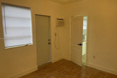 Apartamento en alquiler en Miami, Florida, 1 dormitorio, 37.16 m2 № 1950619 - foto 11