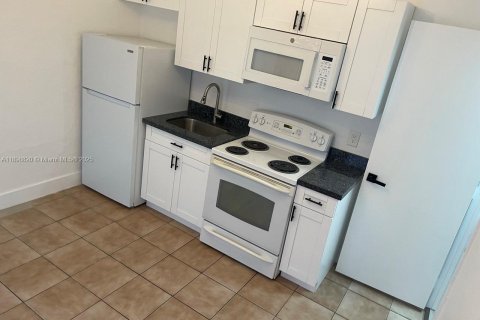 Apartamento en alquiler en Miami, Florida, 1 dormitorio, 37.16 m2 № 1950619 - foto 2
