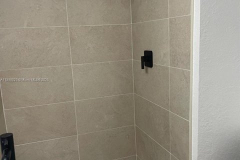 Apartamento en alquiler en Miami, Florida, 1 dormitorio, 37.16 m2 № 1950619 - foto 5