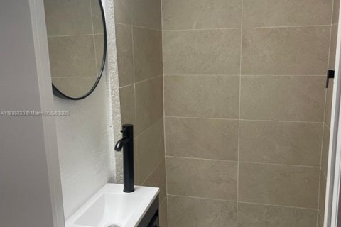 Apartamento en alquiler en Miami, Florida, 1 dormitorio, 37.16 m2 № 1950619 - foto 4