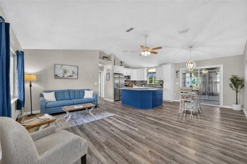 House in Summerfield, Florida 2 bedrooms, 115.94 sq.m. № 2237251 - photo 5