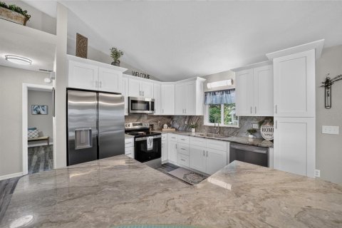 House in Summerfield, Florida 2 bedrooms, 115.94 sq.m. № 2237251 - photo 14