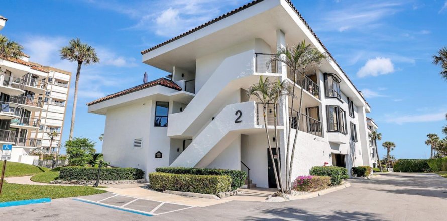 Condominio en Hutchinson Island South, Florida, 3 dormitorios  № 2356832