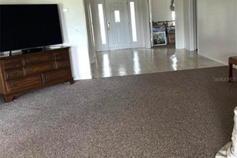 House in Sebring, Florida 4 bedrooms, 325.16 sq.m. № 1678198 - photo 5
