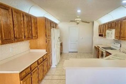 House in Sebring, Florida 4 bedrooms, 325.16 sq.m. № 1678198 - photo 8