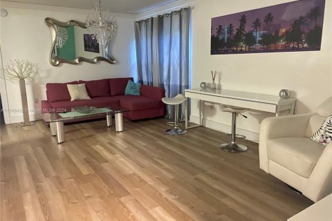 Copropriété à louer à Miami Beach, Floride: 1 chambre, 48.31 m2 № 1983443 - photo 2